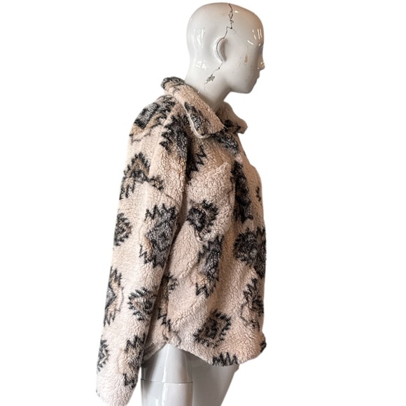 Thread & Supply Mojave Desert Aztec Ivory & Grey Sherpa Teddy Jacket Size M - Picture 12 of 15